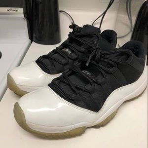 Air Jordan 11 low “tuxedo”